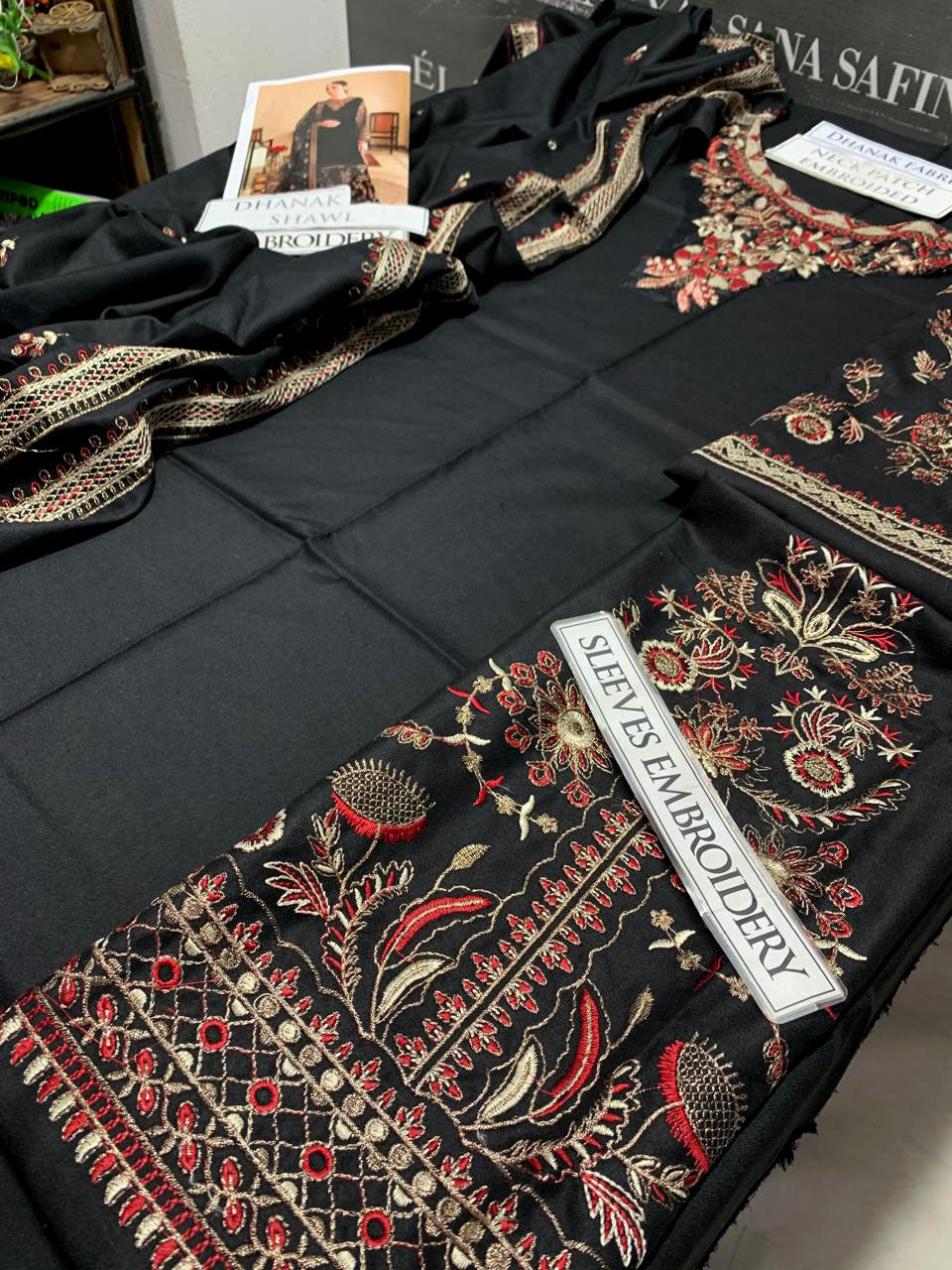 DFW-1146 Baroque Embroidery 3PC Dhanak Suit