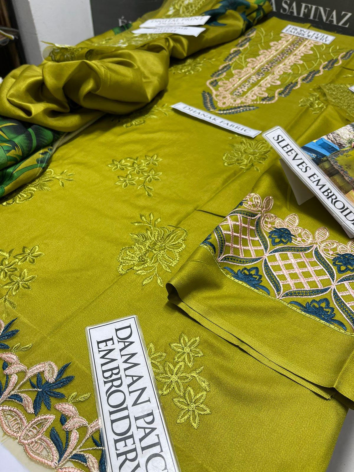 DFW-1049 Rang Rasiya Embroidery 3PC Dhanak Suit