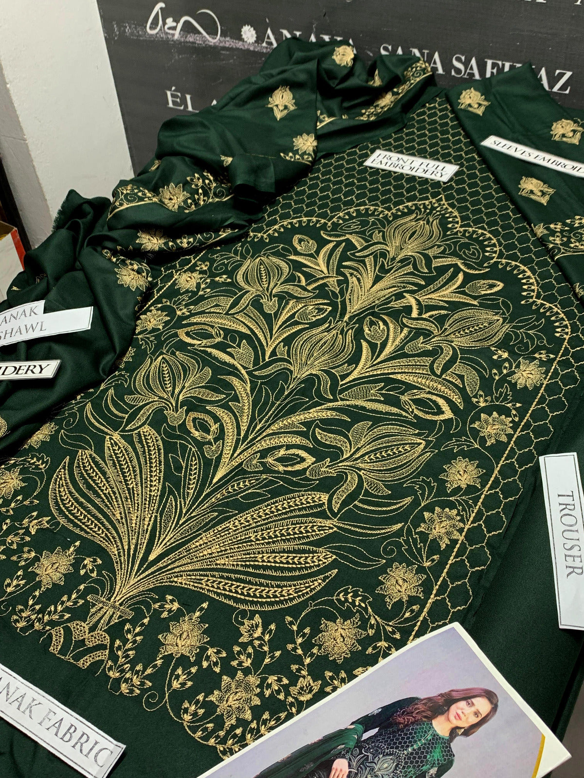 DFW-892 Bareeze Heavy Embroidery 3PC Dhanak Suit