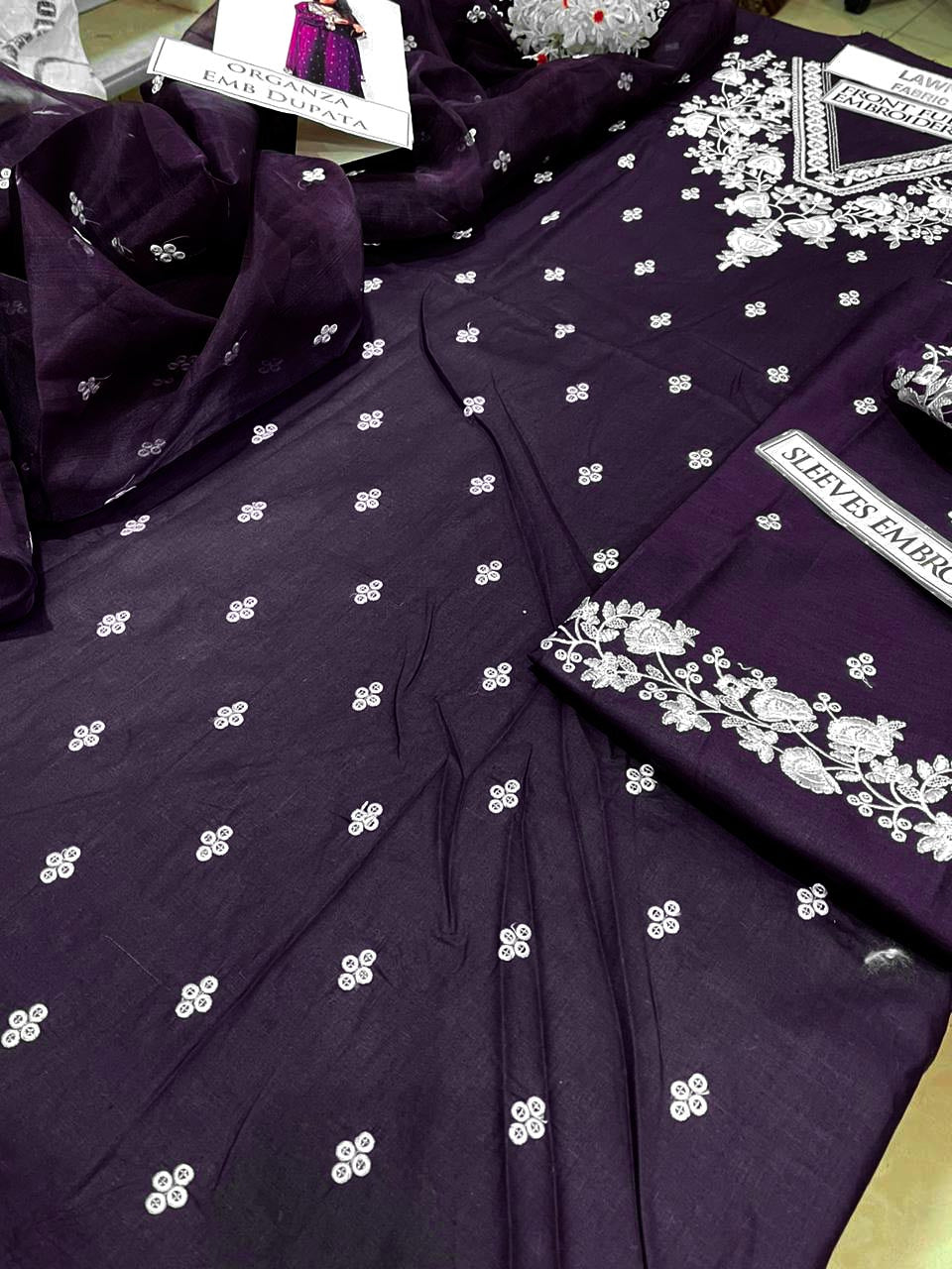 DFW-1301 Dyot Embroidery 3PC Lawn Suit