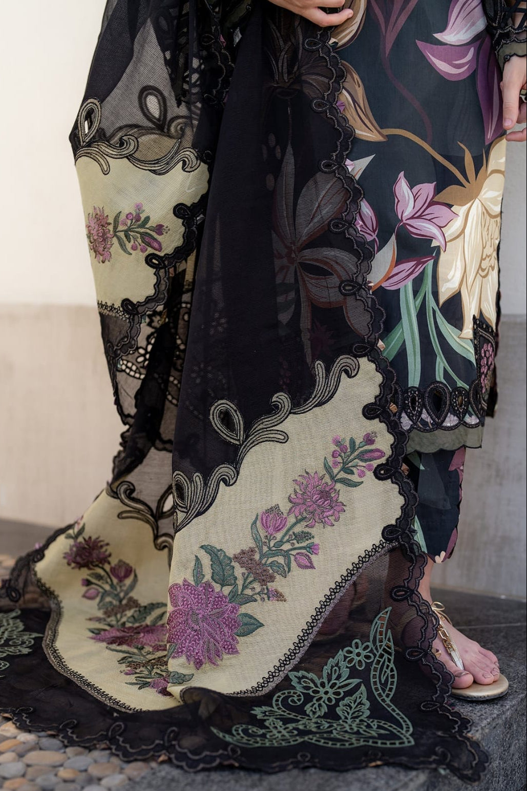 DFW-1107 Baroque Embroidery 3PC Karandi Suit