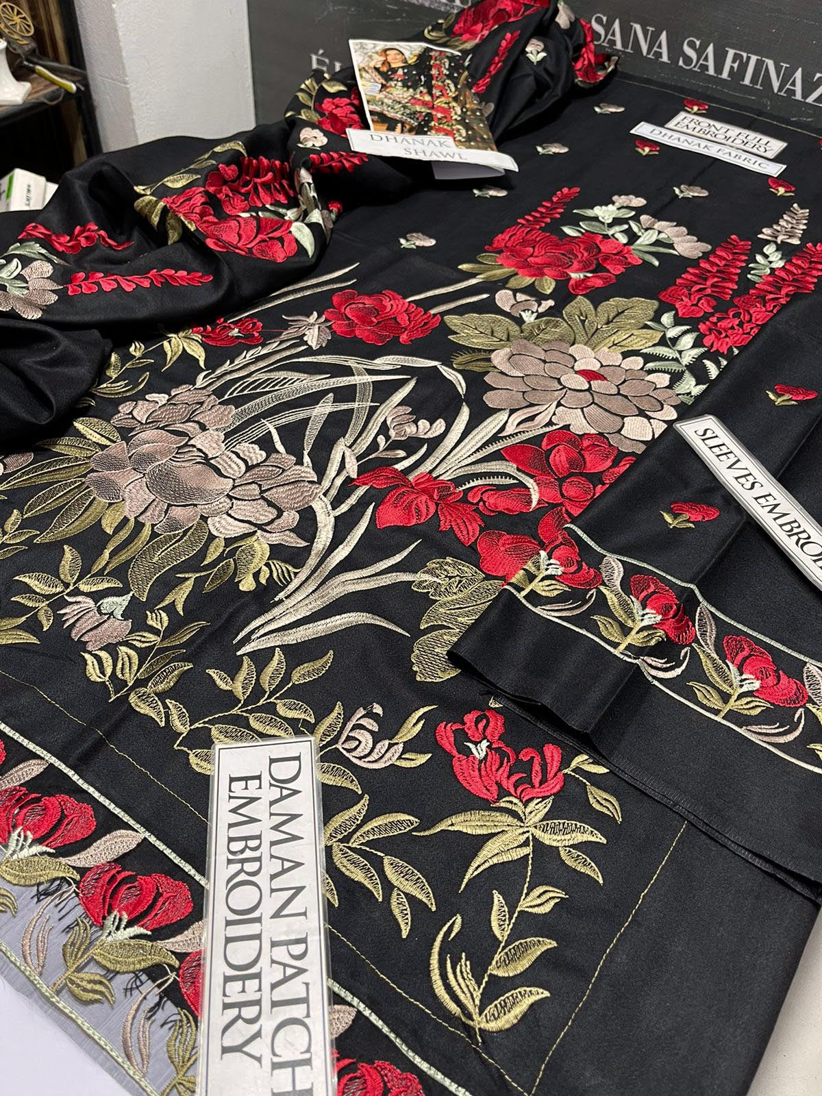 DFW-1054 Bareeze Heavy Embroidery 3PC Dhanak Suit