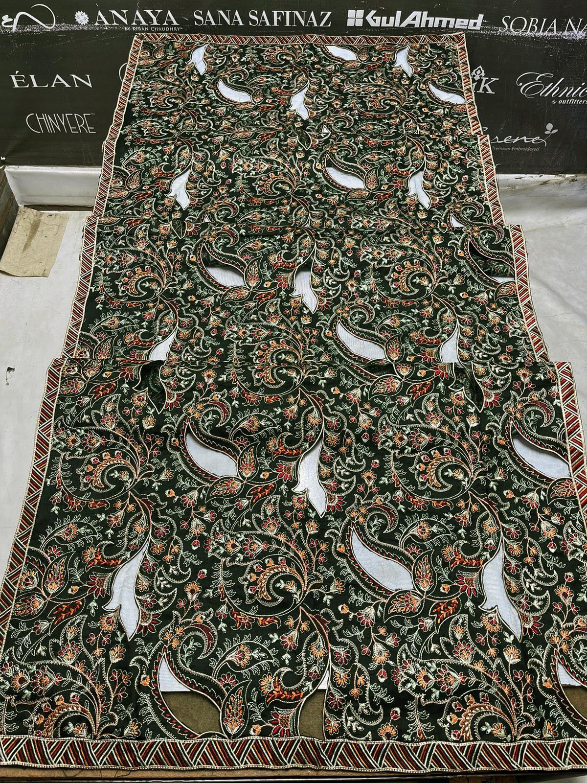 DFW-1015 Bareeze Heavy Embroidery 3PC Dhanak Suit