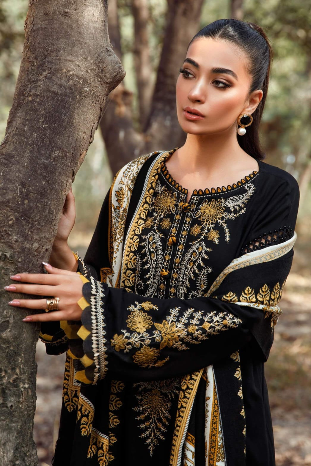 DFW-1111 Maria B Heavy Embroidery 3PC Dhanak Suit