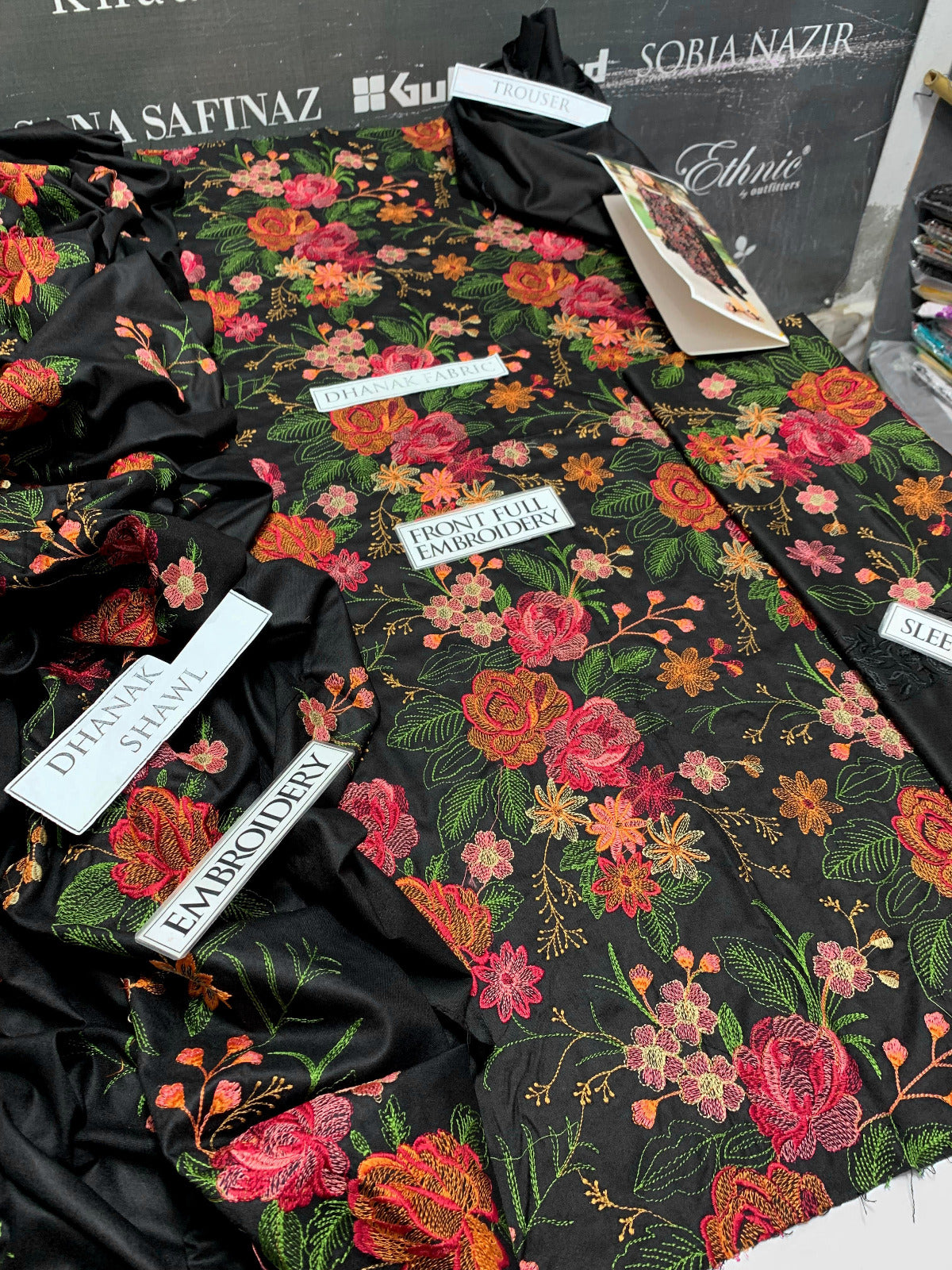 DFW-933 Bareeze Heavy Embroidery 3PC Dhanak Suit