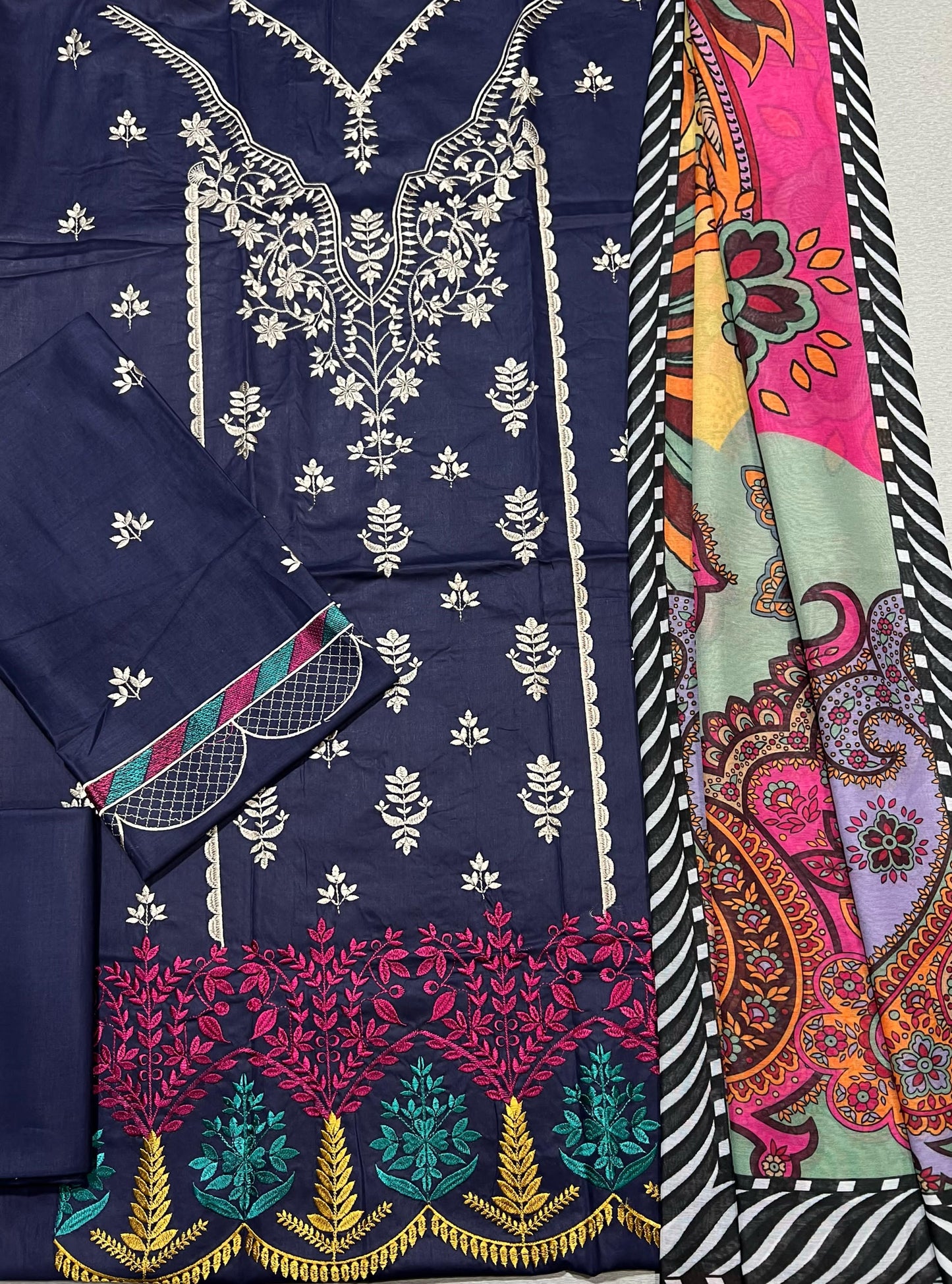 DFW-255 Zainab Embroidery 3Pc Lawn Dress