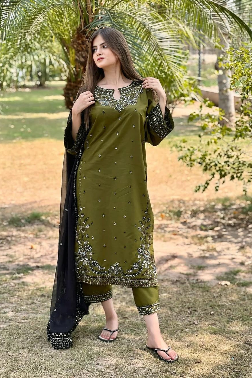 DFW-1133 Mushq Embroidery 3PC Dhanak Suit