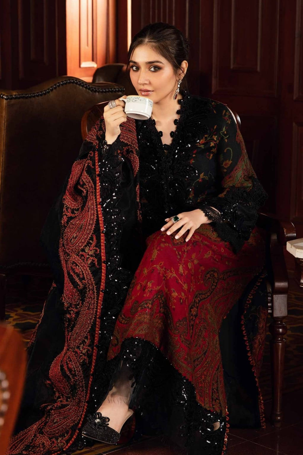 DFW-1201 Baroque Embroidery 3PC Karandi Suit