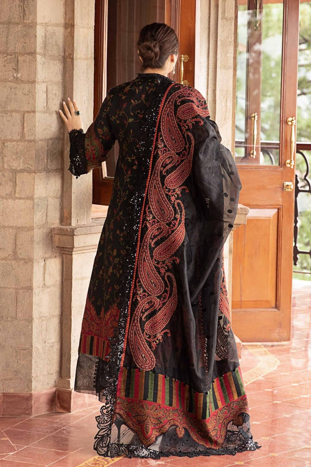 DFW-1201 Baroque Embroidery 3PC Karandi Suit