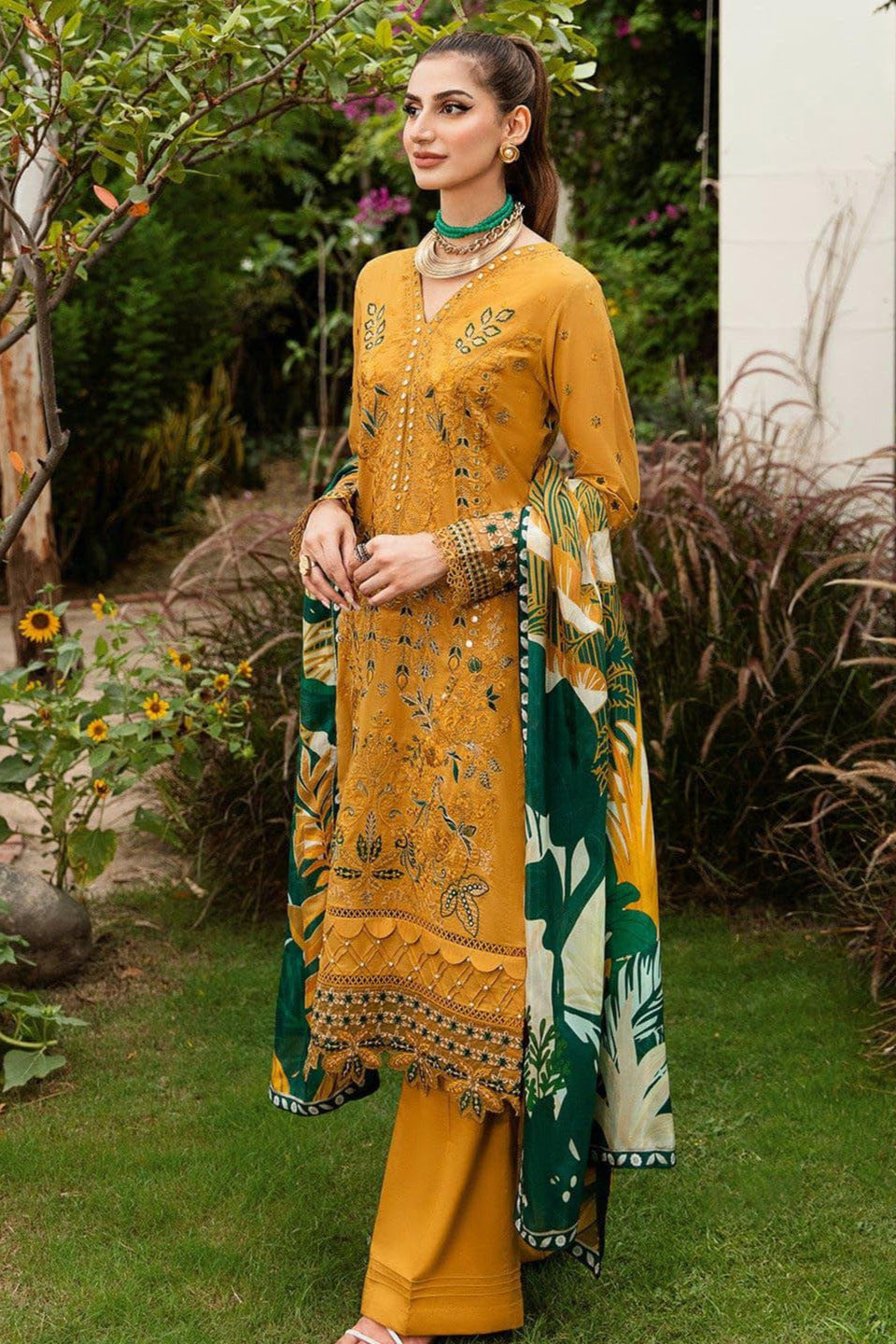 DFW-923 Ramsha Heavy Embroidery 3PC Linen Suit