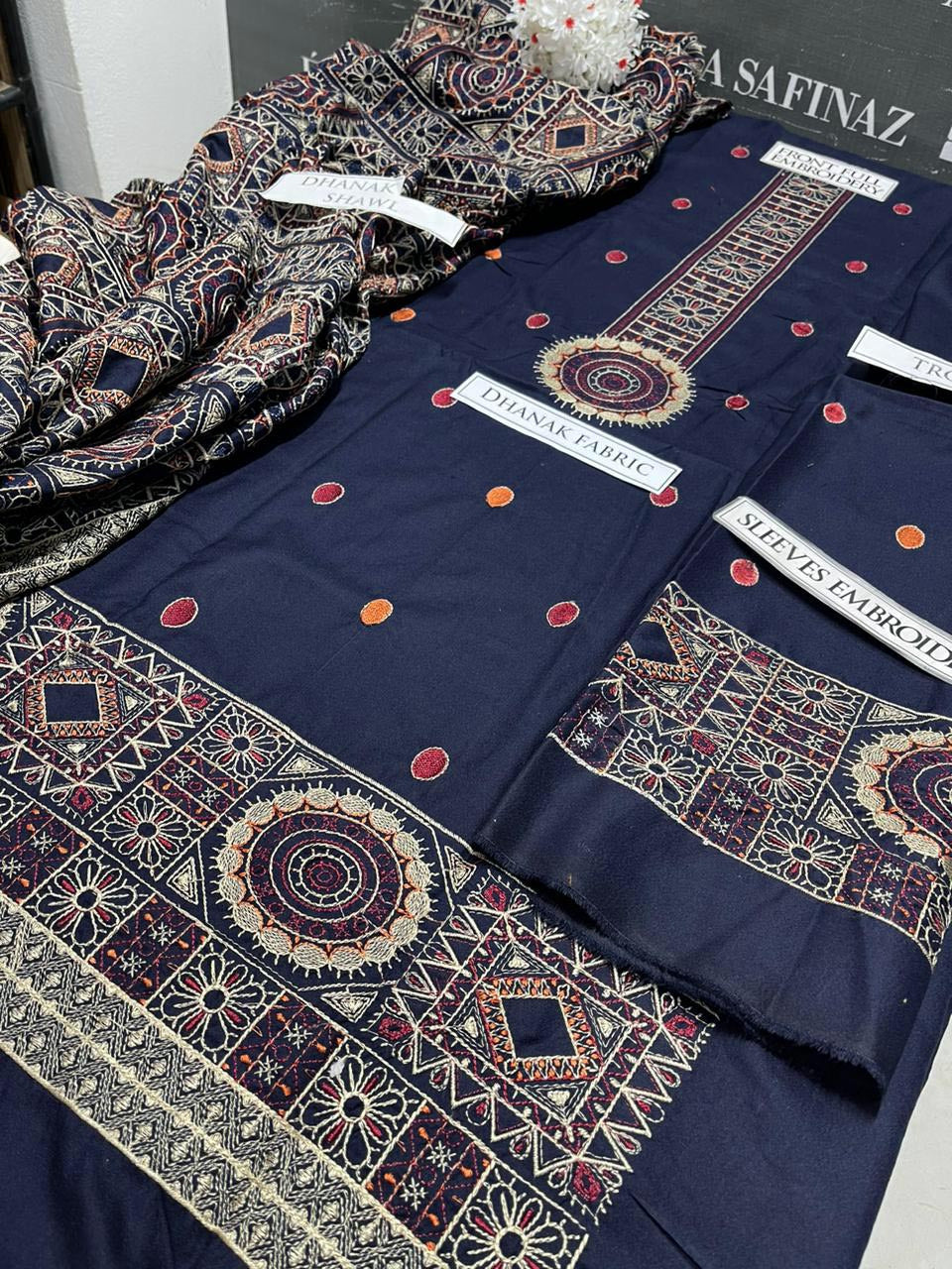 DFW-1082 Bareeze Heavy Embroidery 3PC Dhanak Suit