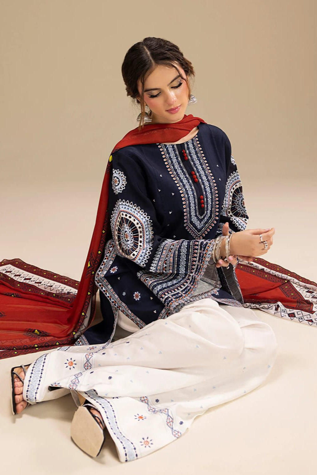 DFW-882 Jazmin Heavy Embroidery 3PC Linen Suit