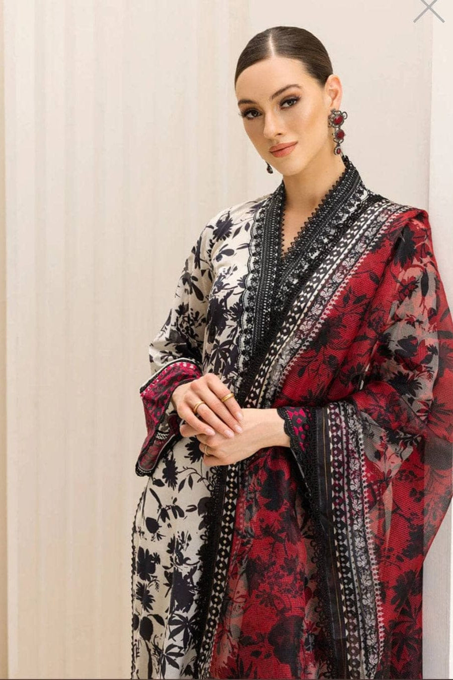 DFW-1042 Zainab Chottani Embroidery 3PC Karandi Suit