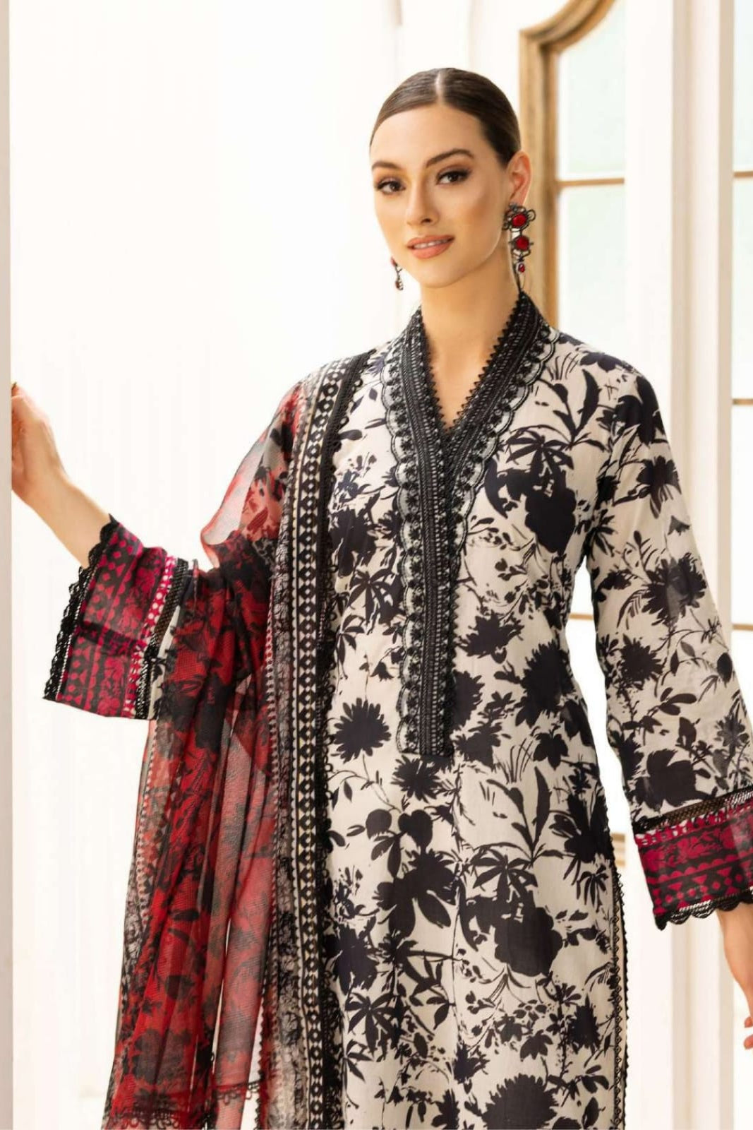 DFW-1042 Zainab Chottani Embroidery 3PC Karandi Suit