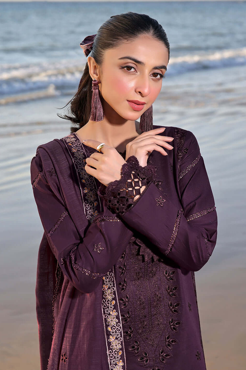 DFW-1030 Izel Heavy Embroidery 3PC Dhanak Suit