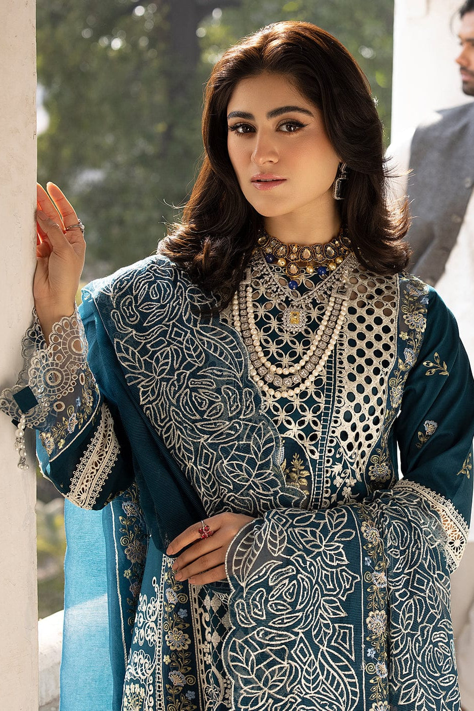 DFW-1332 Mahnur Heavy Embroidery 3PC Lawn Suit