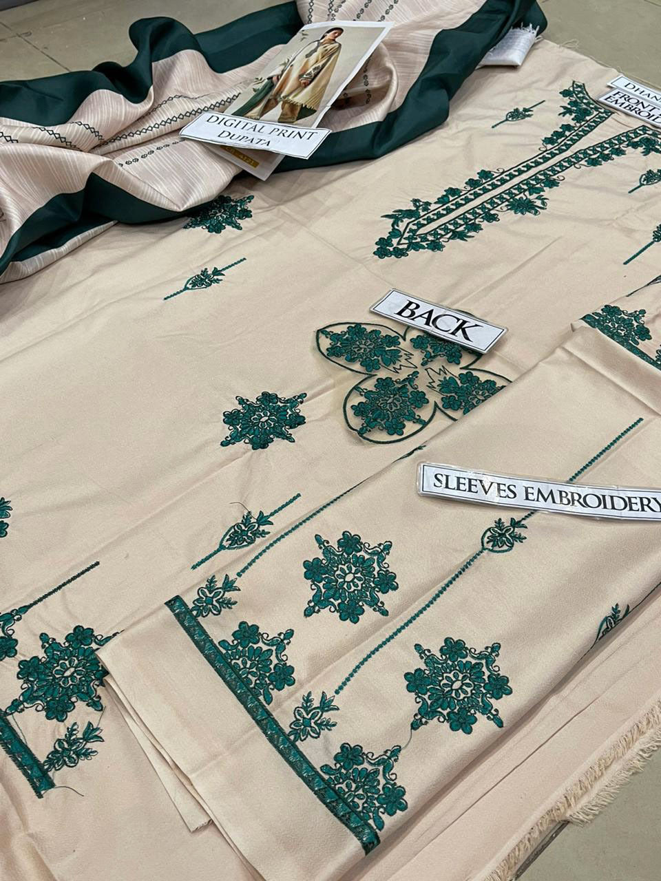 DFW-1211 Baroque Embroidery 3PC Dhanak Suit