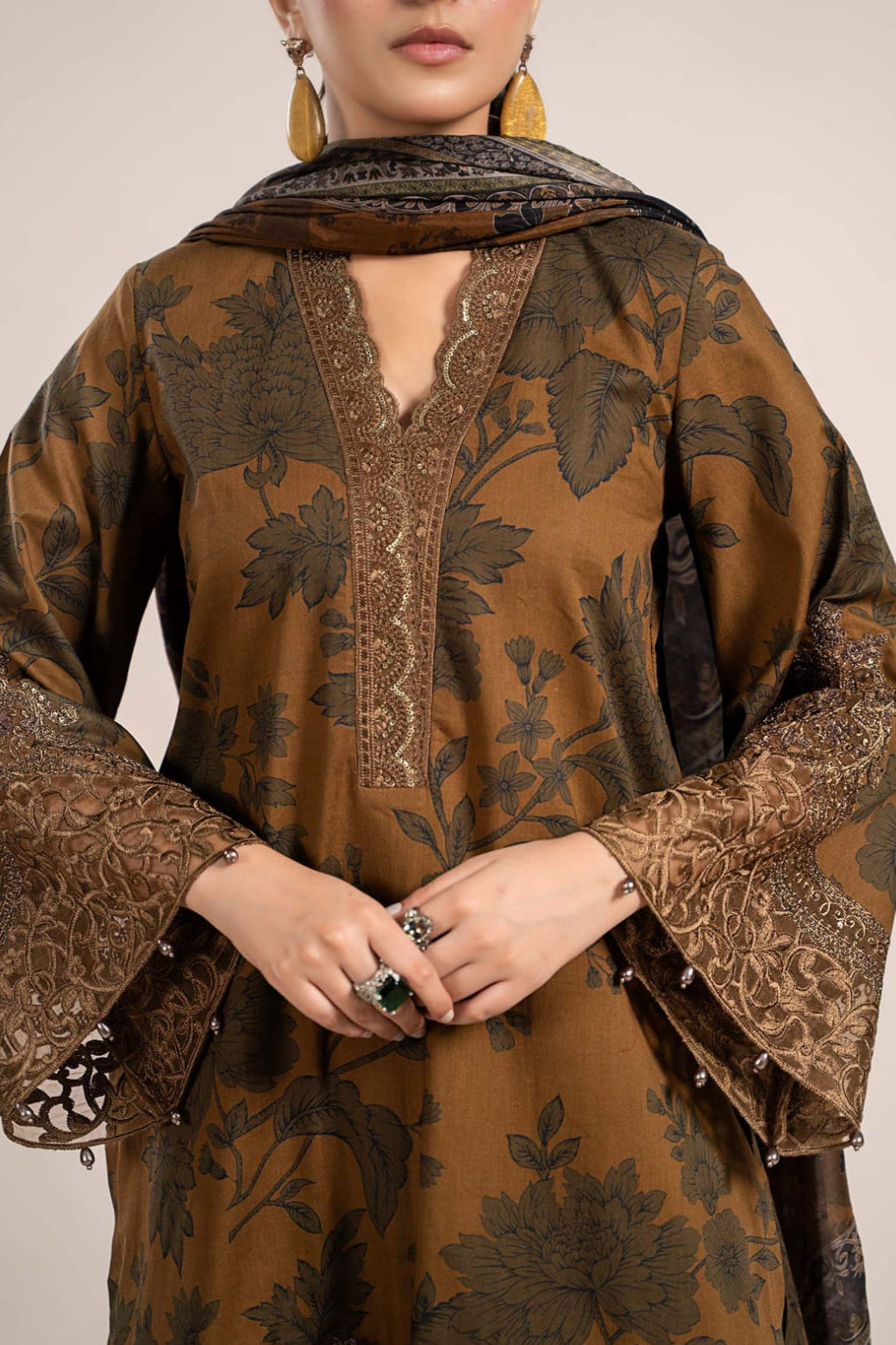 DFW-1055 Maria B Embroidery 3PC Dhanak Suit