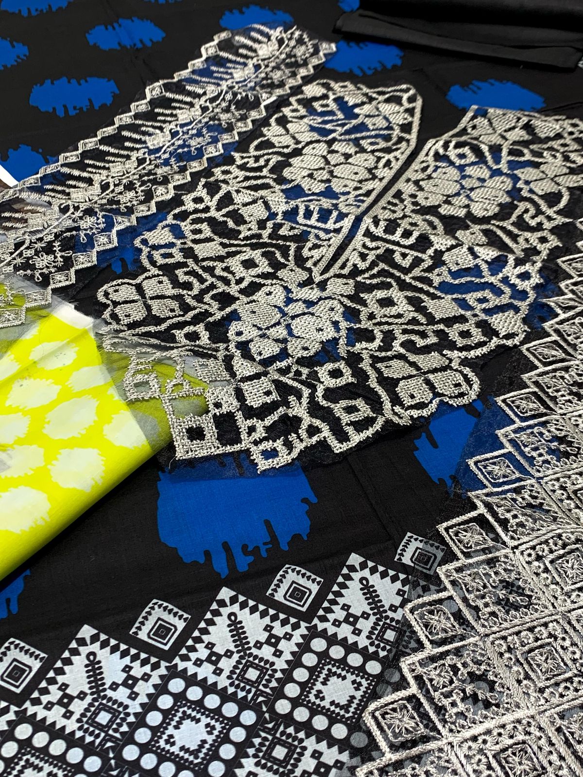 DFW-612 Zainab Chottani Embroidery 3Pc Lawn Suit