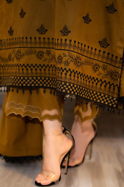 DFW-999 Nakoosh Heavy Embroidery 3PC Dhanak Suit