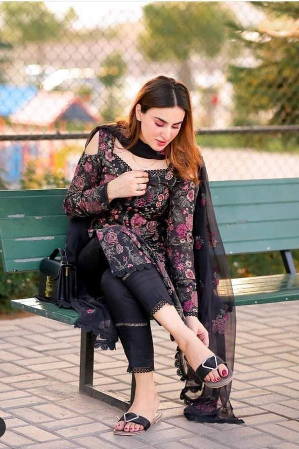 DFW-933 Bareeze Heavy Embroidery 3PC Dhanak Suit