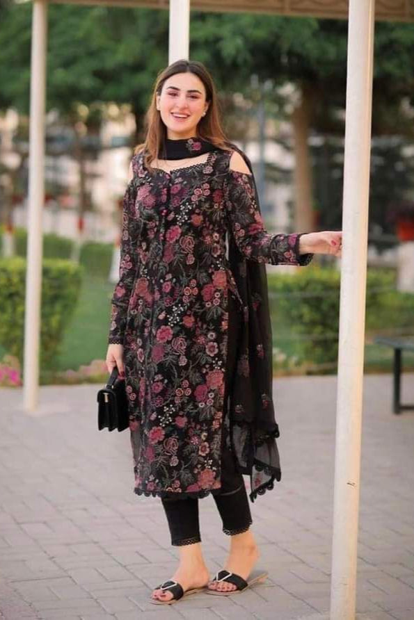 DFW-933 Bareeze Heavy Embroidery 3PC Dhanak Suit