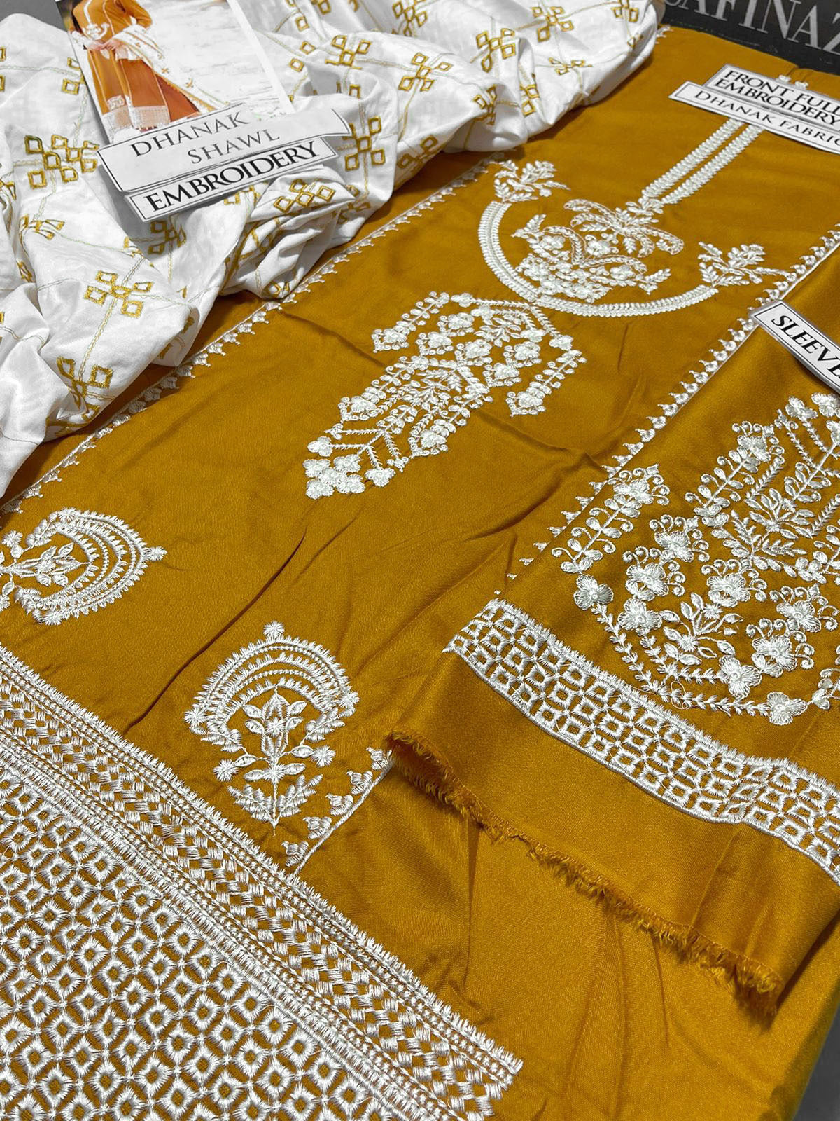 DFW-1139 Asim Jofa Embroidery 3PC Dhanak Suit