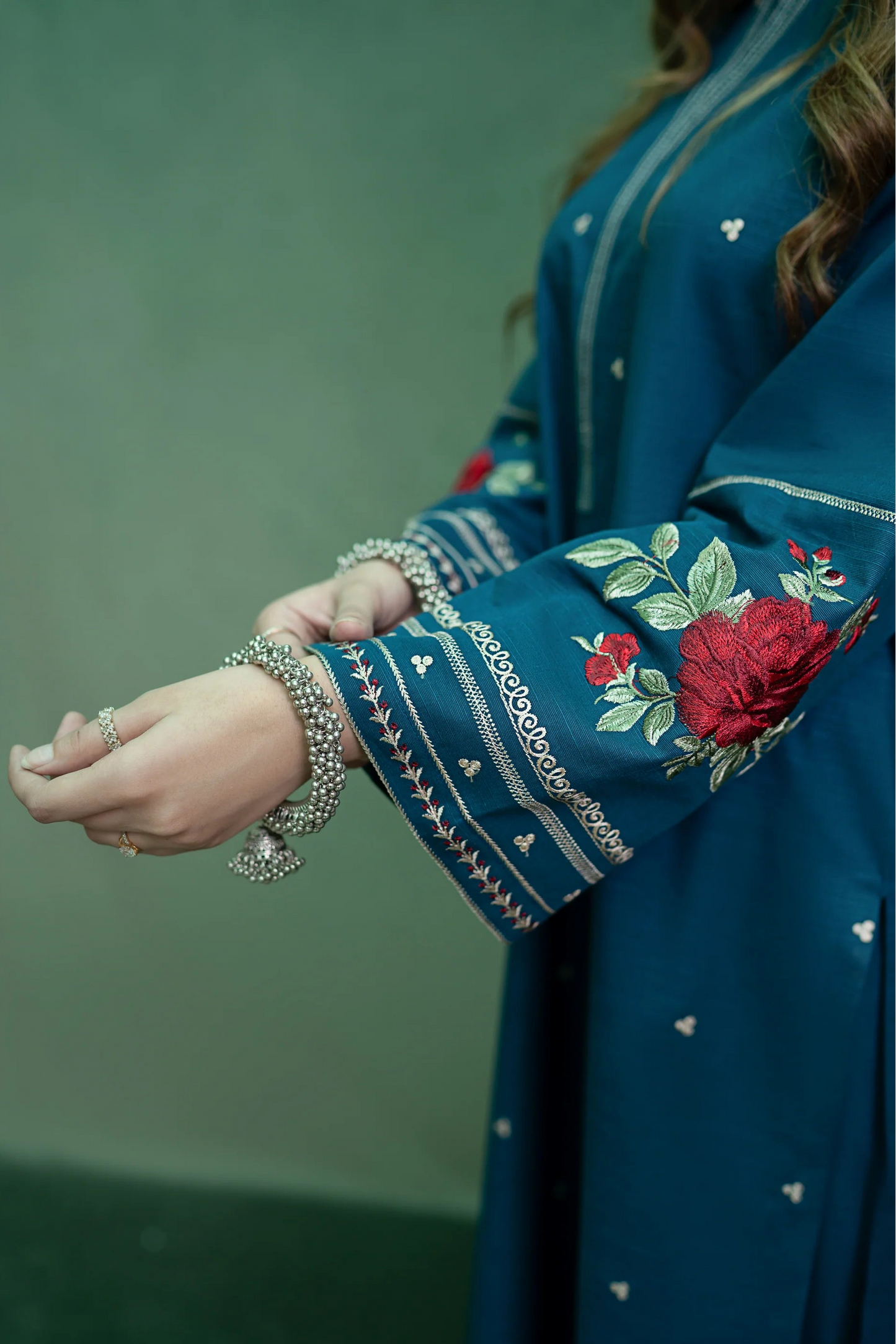 DFW-880 Beechtree Heavy Embroidery 3PC Linen Suit