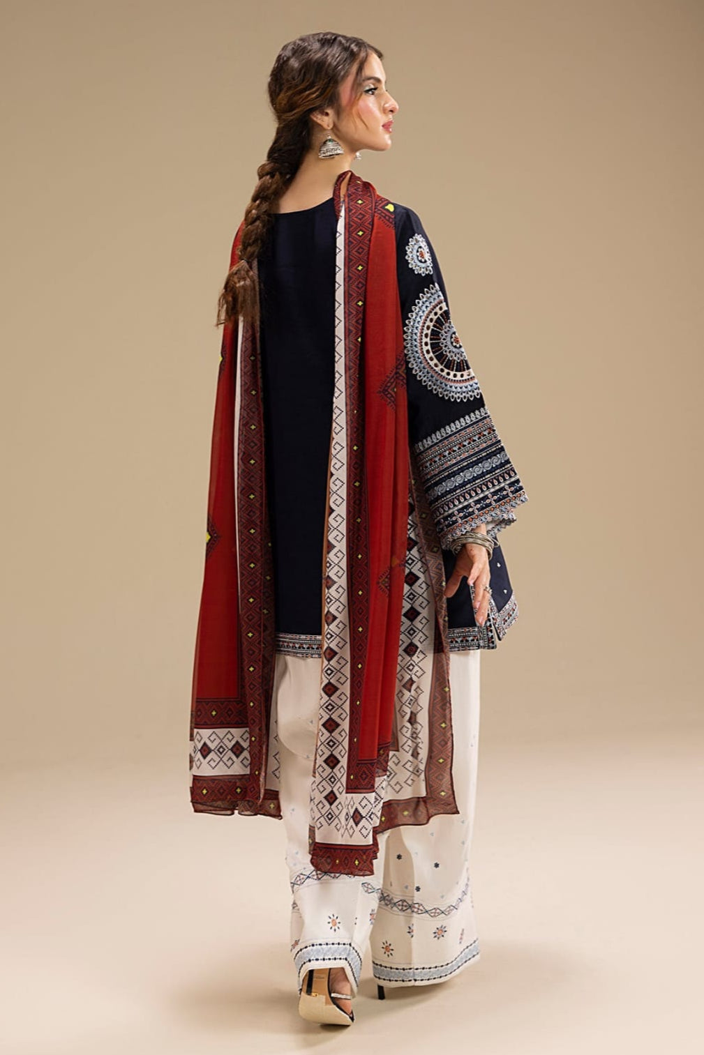 DFW-882 Jazmin Heavy Embroidery 3PC Linen Suit