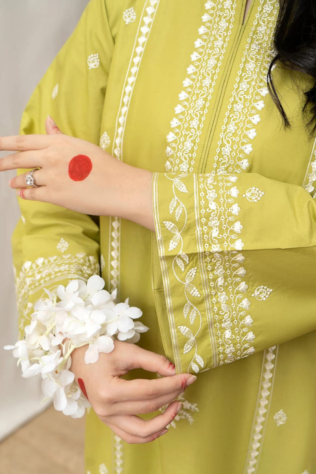 DFW-1088 Urge Heavy Embroidery 3PC Dhanak Suit