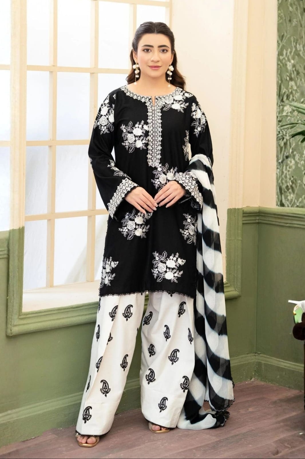 DFY- ZS21| Zara Shahjahan-Heavy Embroidered 2Pc Lawn Dress
